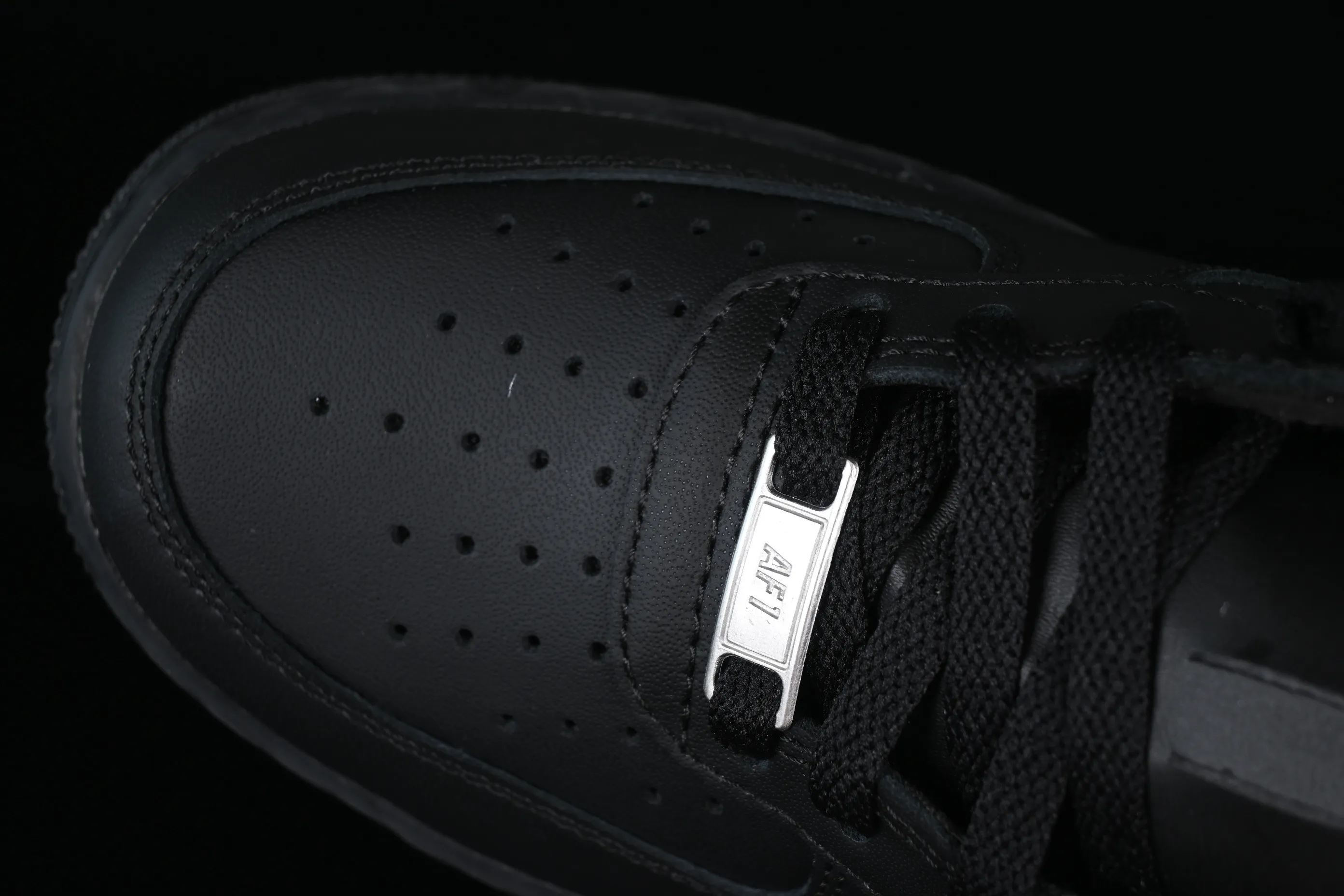 All categories Nk Air Force 1 Air Force series Nk Air Force 1 Mid Air Force mid-top Nk Air Force 1'07 Mid Air Force all-black mid-top casual sneakers 315123-001